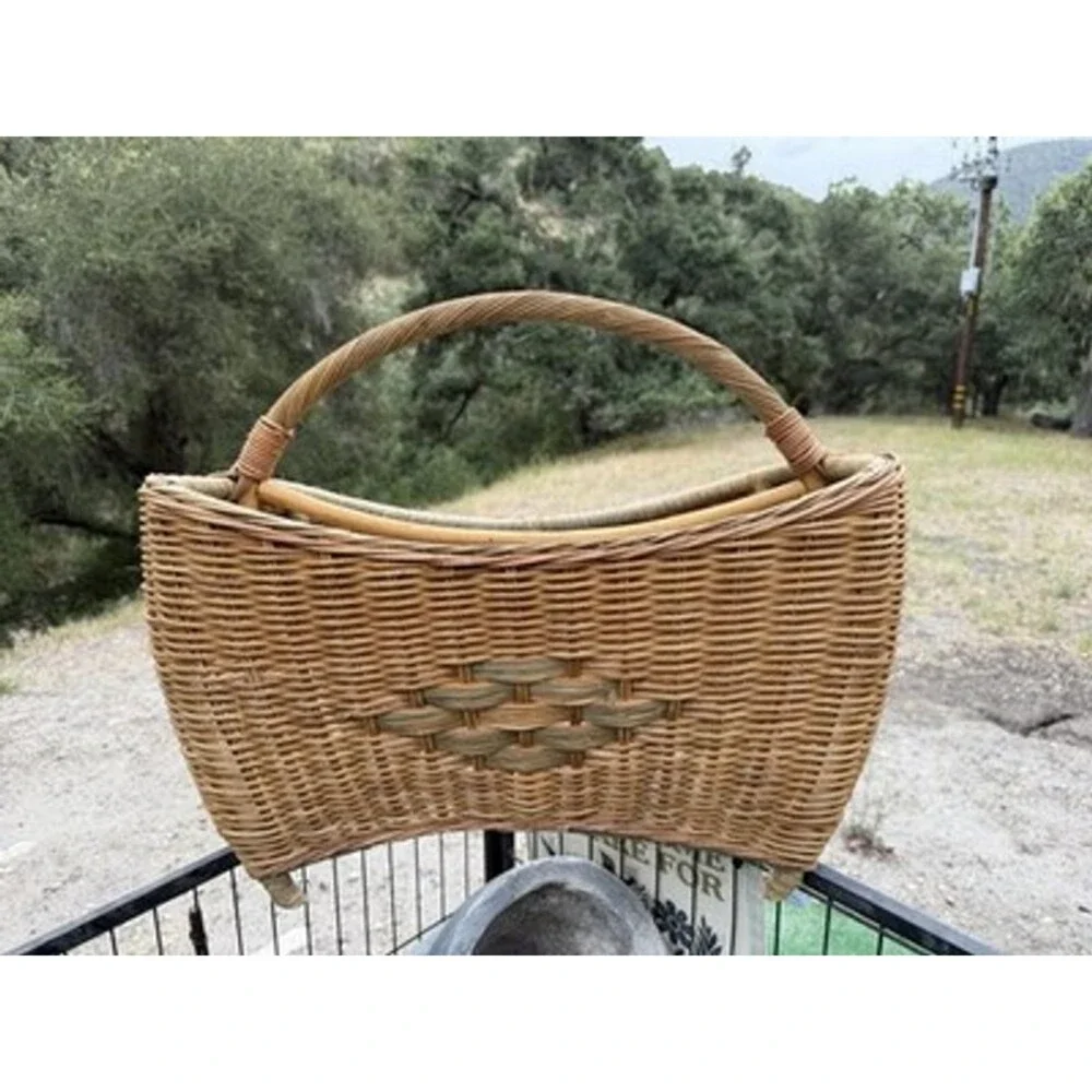 VNTG XL Wicker Magazine/Towel Holder Boho Mid Century Modern MCM 21”L-14”W-18”H